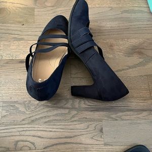 Journee Collection Navy Pump